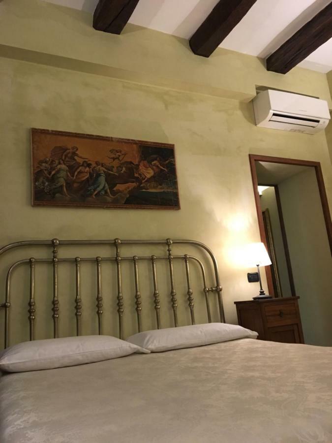 ホテル Il Palazzotto イゼルニア エクステリア 写真
